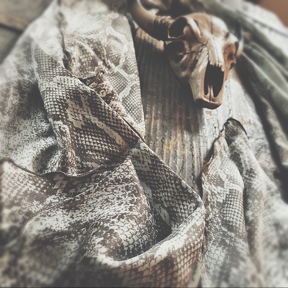 Snake Pattern Wrap - Picture 4 of 8